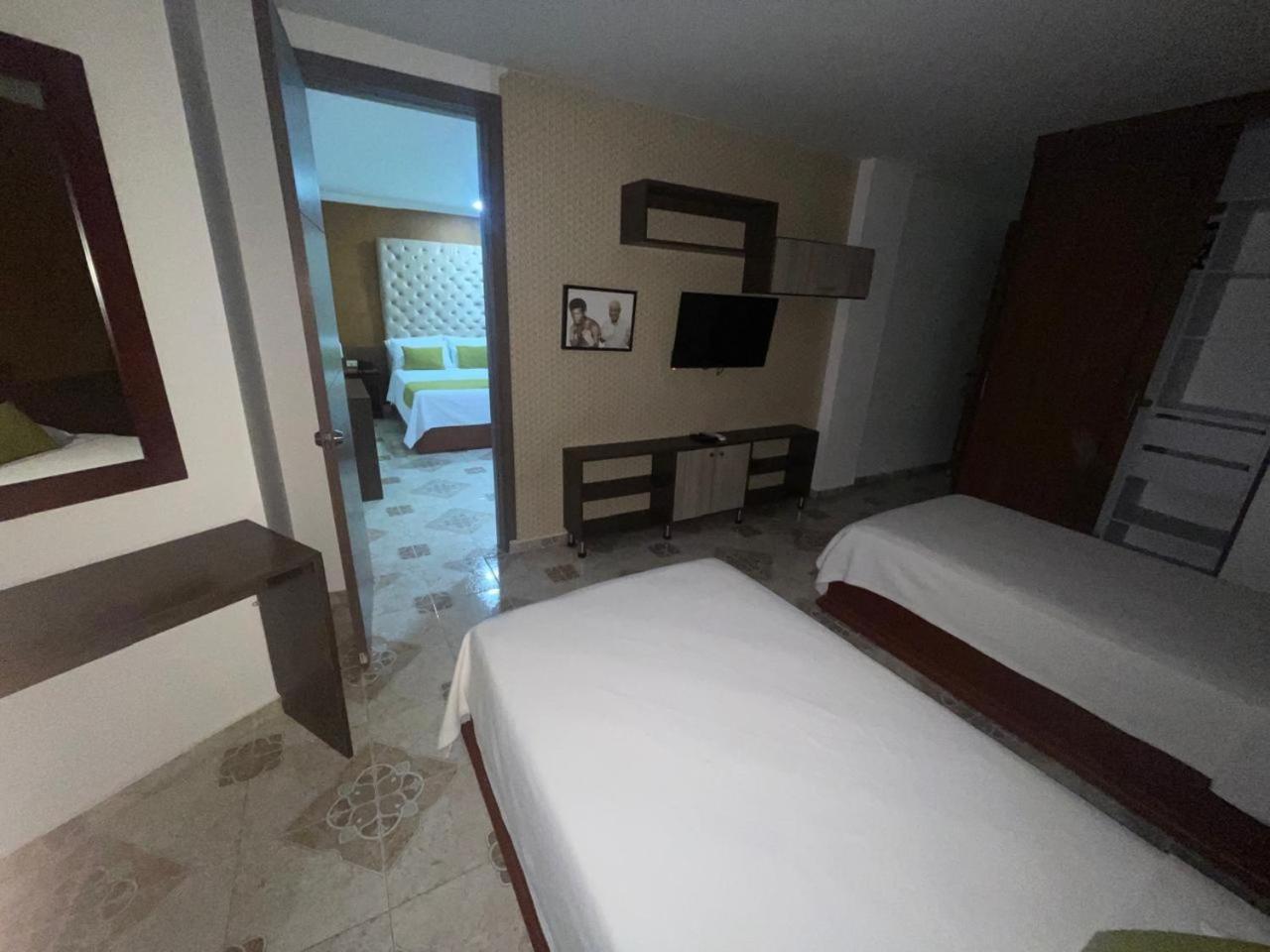 Hotel Prado 72 Inn Баранкила Екстериор снимка