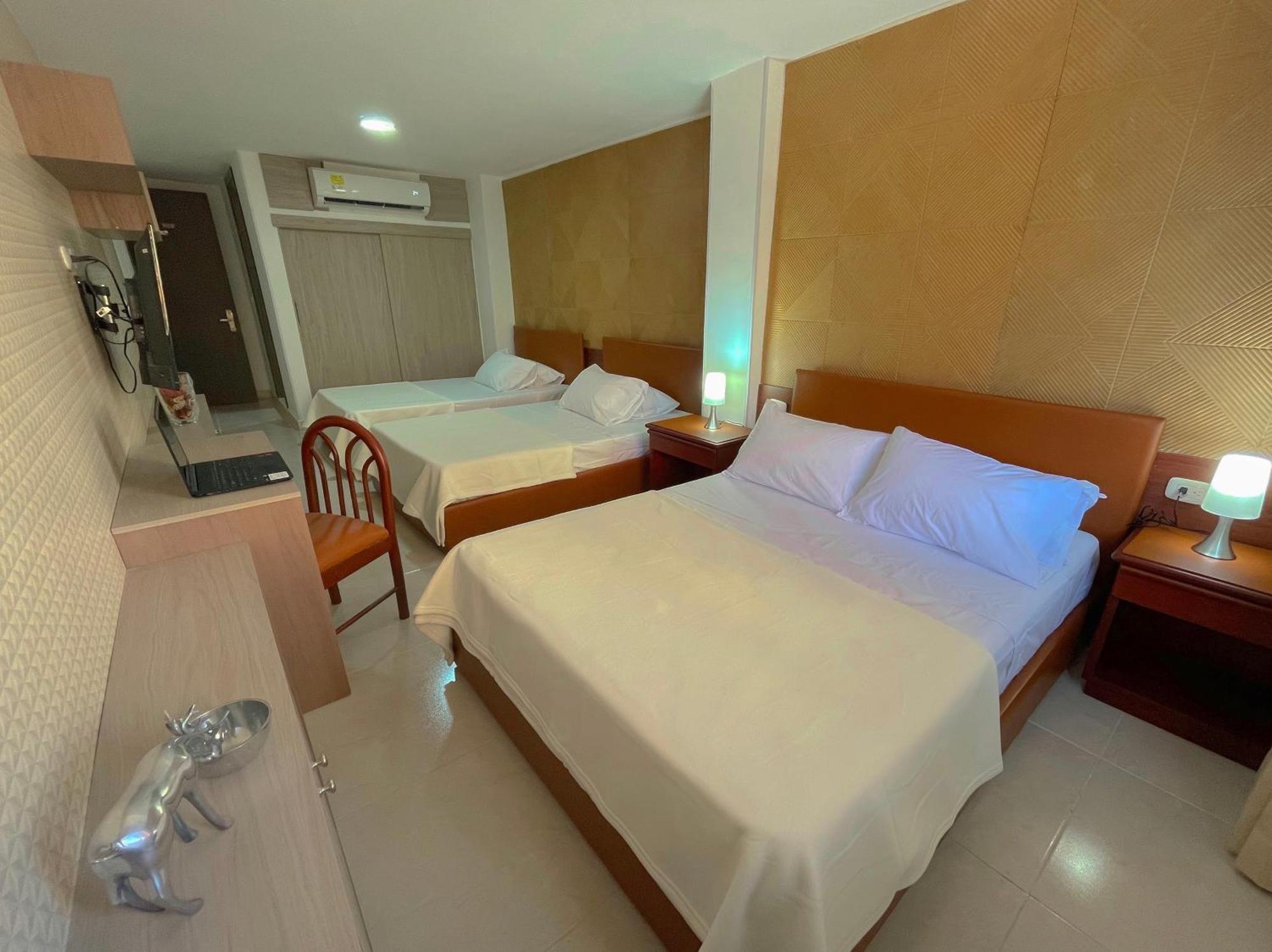 Hotel Prado 72 Inn Баранкила Екстериор снимка