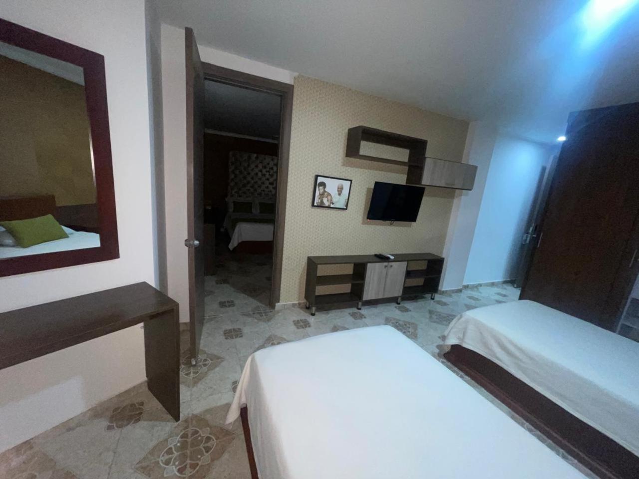 Hotel Prado 72 Inn Баранкила Екстериор снимка