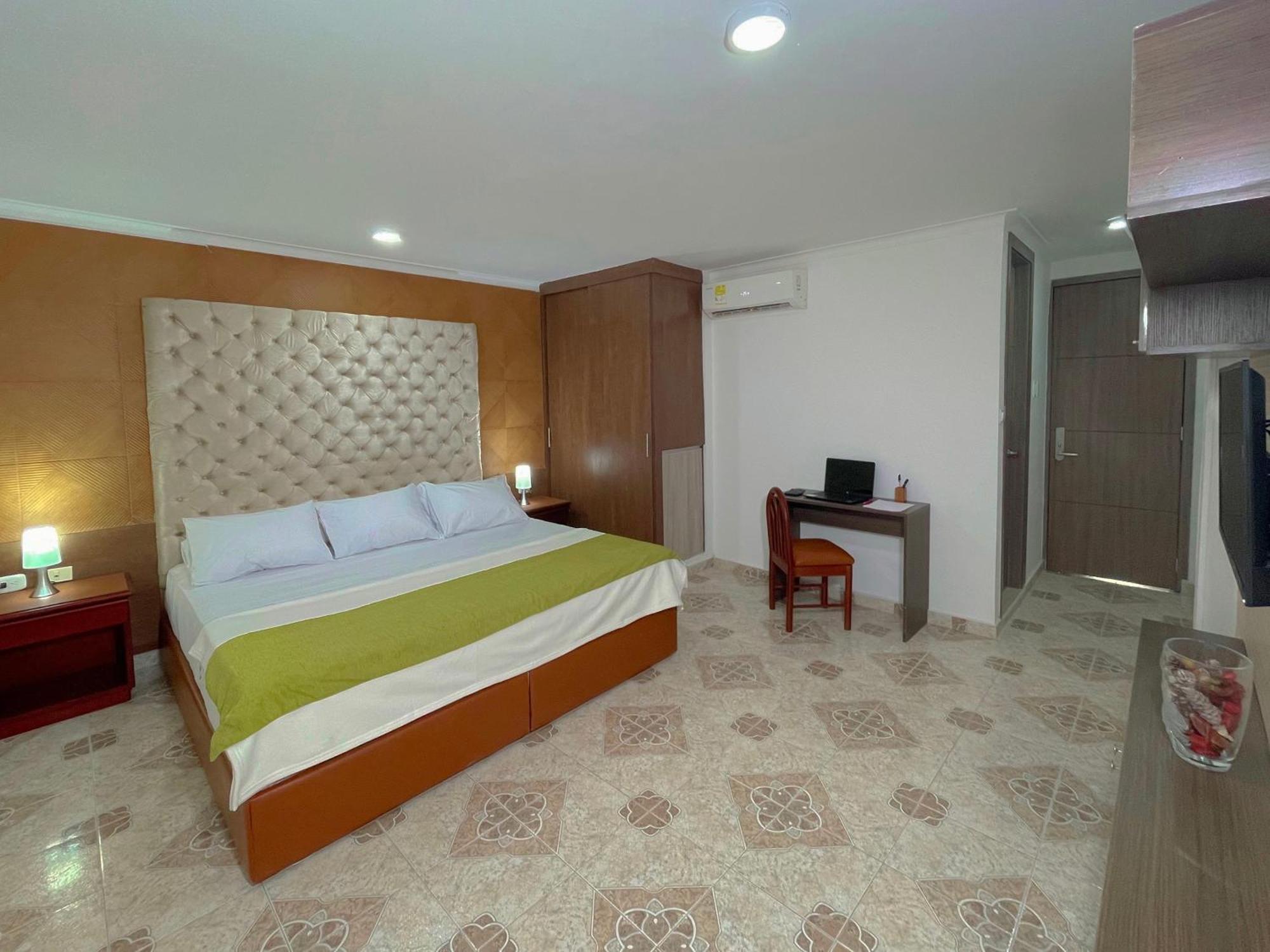 Hotel Prado 72 Inn Баранкила Екстериор снимка